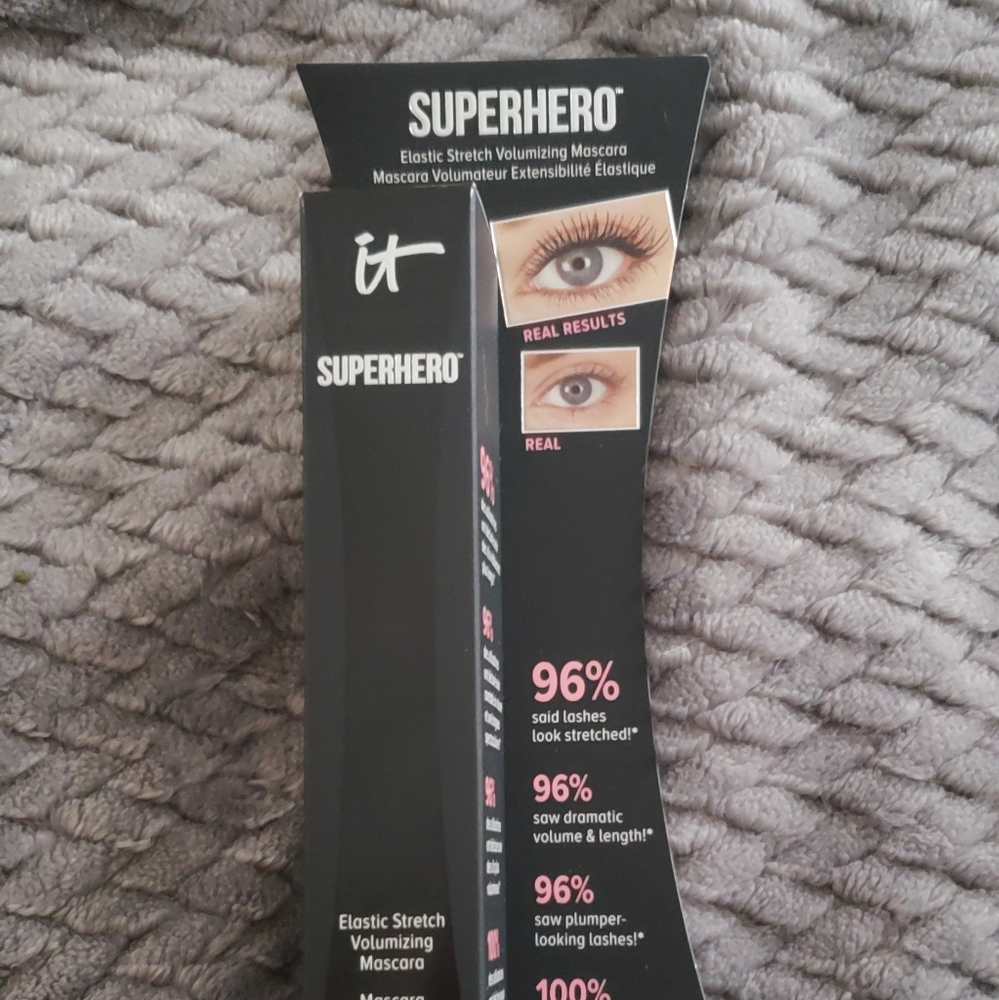 It Cosmetics Superhero Mascara - Picture 1 of 3